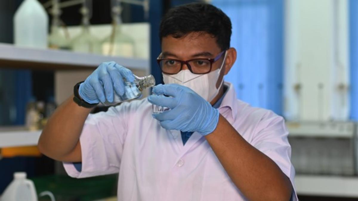 Robby Saputra is testing water quality at Pontianak Water Utility