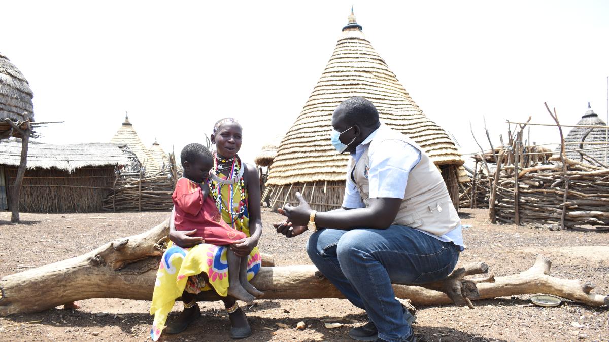 Job Logboro, a public health practitioner in Greater Kapoeta, Eastern Equatoria State, conducts a home sensitization visit in South Sudan’s Kapoeta South County. / Jemima Tumalu, CORE Group Partners Project