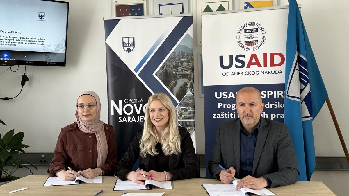 Recipients of grants from USAID INSPIRE pose for a photo at the signing ceremony in Novo Sarajevo.