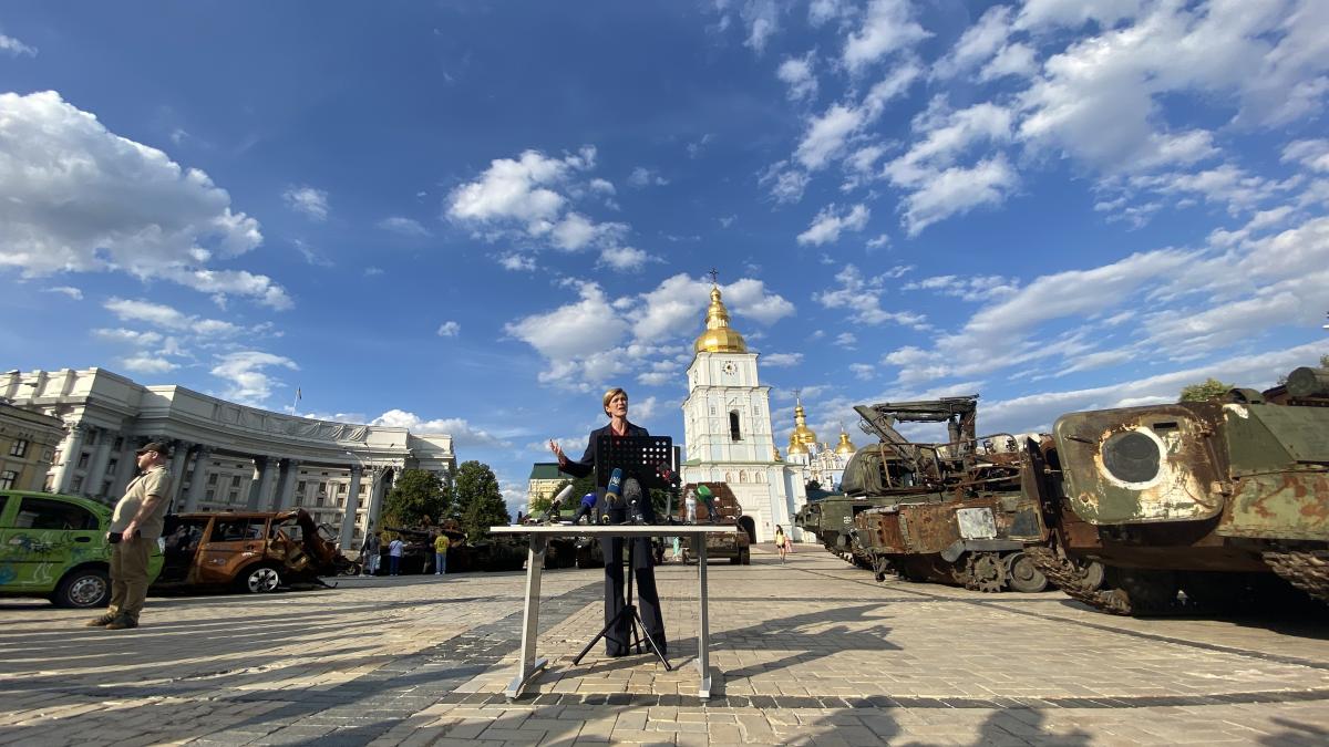 USAID Administrator Samantha Power held a press conference in St. Michael’s Square in Kyiv to speak about her visit to Ukraine and the many ways the United States is providing development, humanitarian, and economic assistance to Ukraine to meet immediate needs and build for the future.