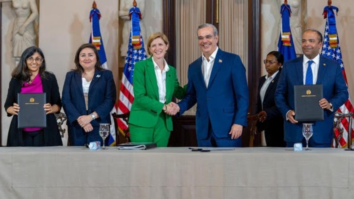 From August 6-8, Administrator Samantha Power visited the Dominican Republic to meet with government officials, youth, women leaders and USAID partners and staff.