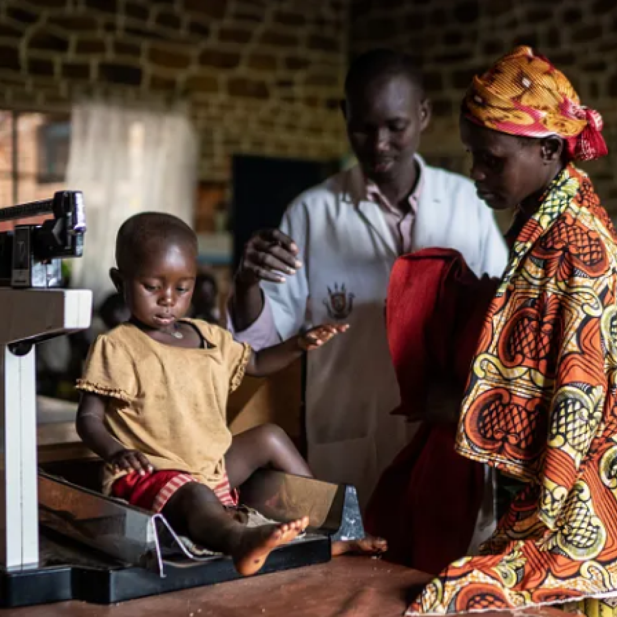 A health worker measuring child growth 