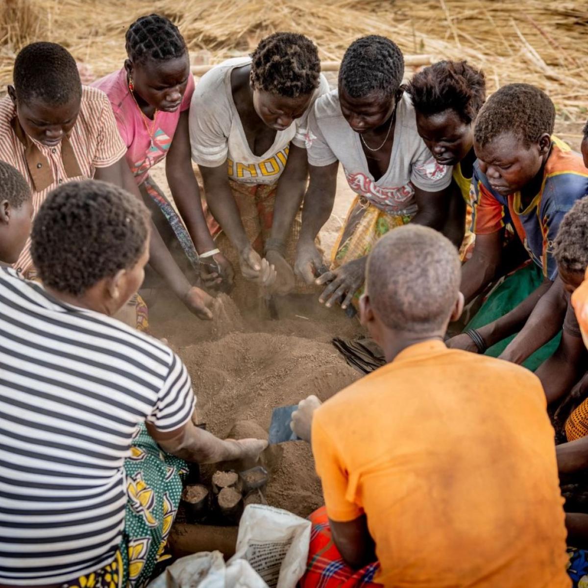 Community members preparing pots for the community tree nursery. / Marian Siljeholm, USAID.