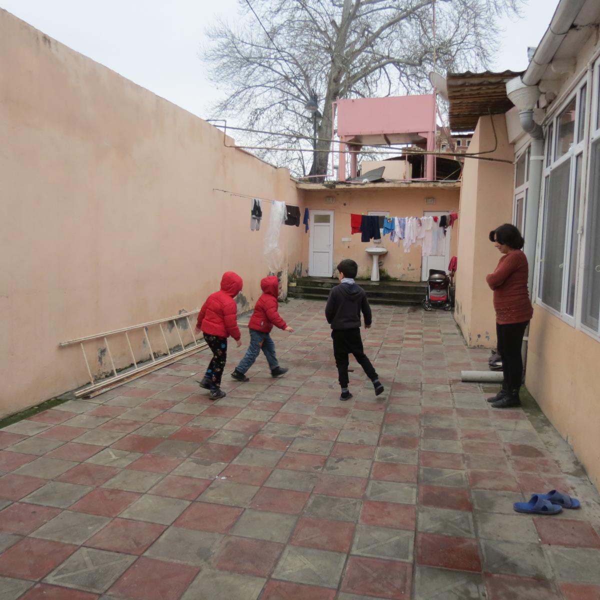 AZƏRBAYCANLI İNSAN ALVERİ QURBANI HƏYATINI YENİDƏN QURUR