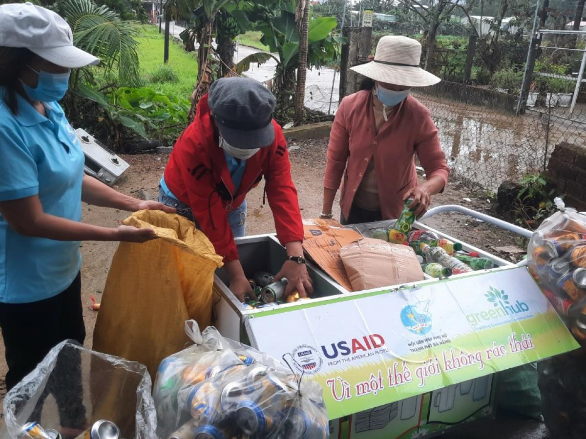 Vietnam is one of five countries that account for 60% of the oceans’ plastic pollution. Plastic pollution is increasingly receiving policy attention at the national level, but at the local level, communities are not equipped to meaningfully change human behavior. Contributing to targets laid out through the U.S. Agency for International Development’s (USAID) global Save Our Seas Initiative, USAID’s Local Solutions for Plastic Pollution project supports three cities to create and carry out action plans to re