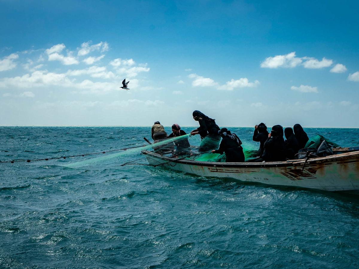 Women diver with net