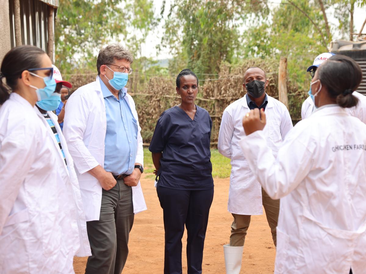 Lydia shares with USAID Rwanda Mission Director Jonathan Kamen how the Ready-to-Lay Pullet model has transformed her life.