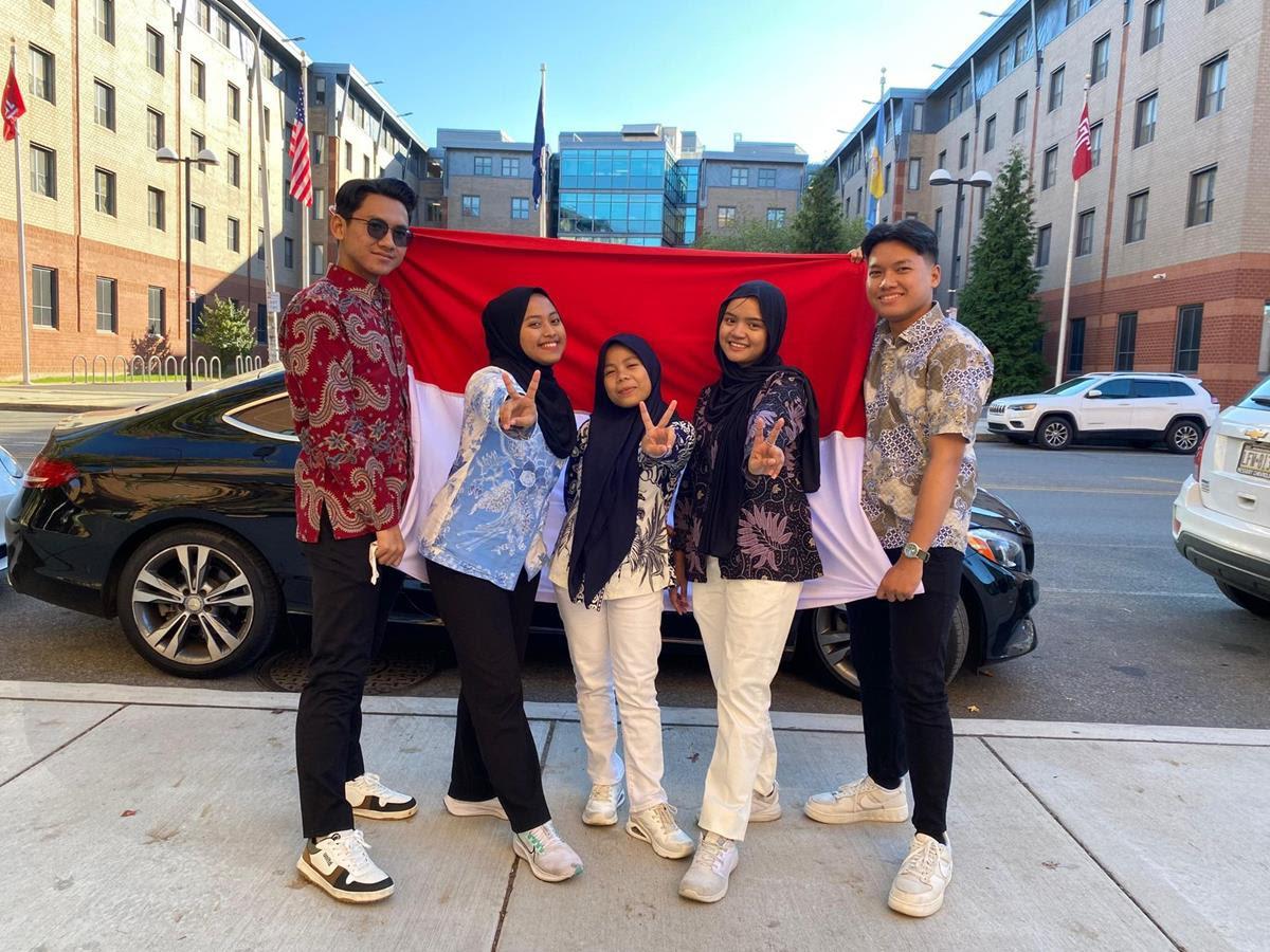 Five Indonesian students in the United States