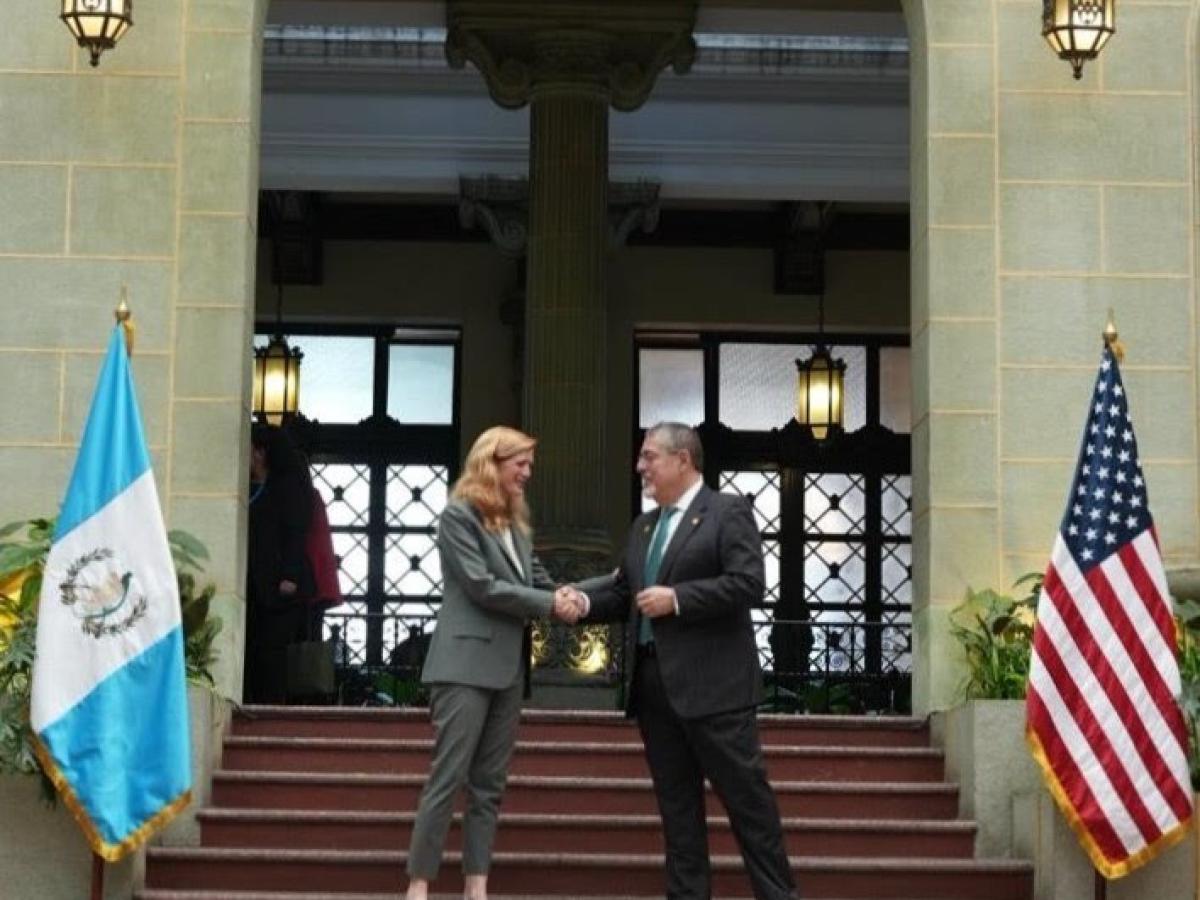 Administrator Power meets with Guatemalan President Arévalo following his inauguration ceremony.