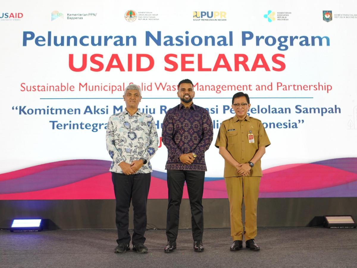 Ervan Maksum, Deputy of Infrastructure at Bappenas; Mohib Ahmed, Acting Mission Director of USAID Indonesia; and Restuardy Daud, Director General of Regional Development at the Ministry of Home Affairs at the launch of USAID SELARAS.