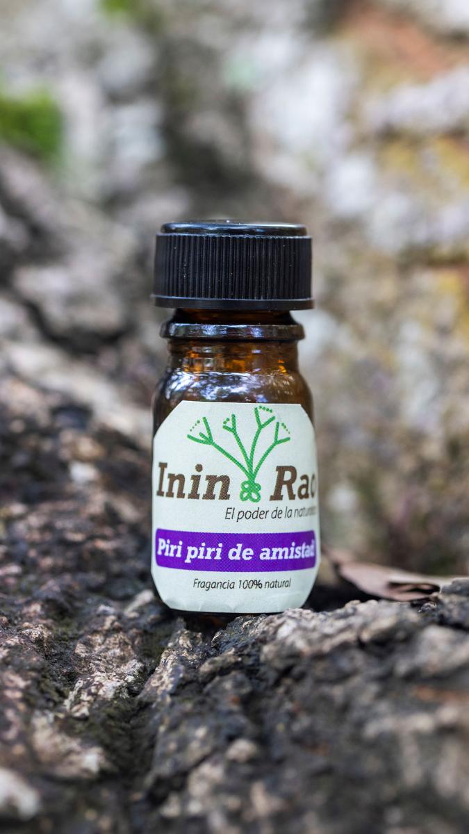 An Inin Rao piripiri essential oil bottle