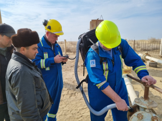 USAID's Power Central Asia team conducts on-site methane emissions measurements 