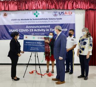 Timor-Leste's Minister of Health, Dr. Odete Belo, left, and U.S. Embassy Dili’s Chargé d’affaires Tom Daley officially announce an additional $1 million in U.S assistance to Timor-Leste through USAID.