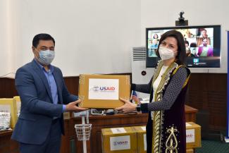 USAID provides medical equipment