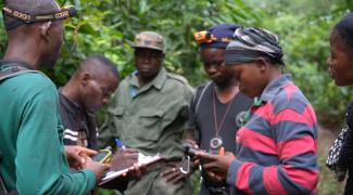 Women from local communities undergo eco-guard training in the Grebo-Krahn National Park, Côte d’Ivoire.