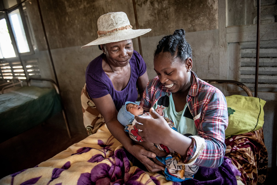 A woman holds her premature infant.Photo credit: Karen Kasmauski/MCSP