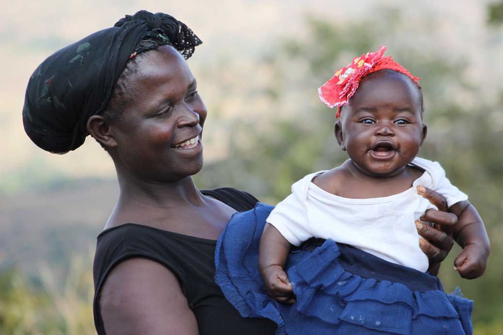 Patiwe is a proud mother of 4-month-old Laika. Photo credit: Tiwalere II Project/Malawi