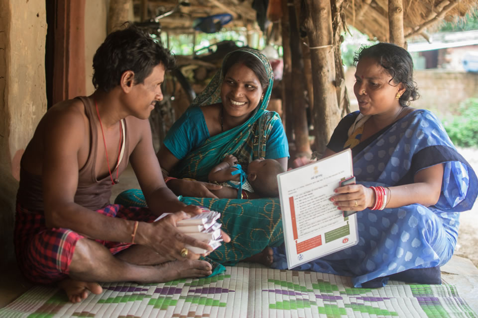 Pratap Patra and his wife Jyoti Rani Patri listen carefully as their Community Health Worker talks about the advantages and expected side effects of the POP. Photo credit: Mubeen Siddiqui/MCSP